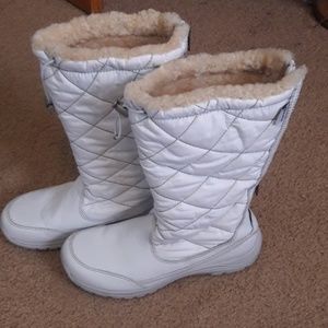 UGG vibrant snow boots